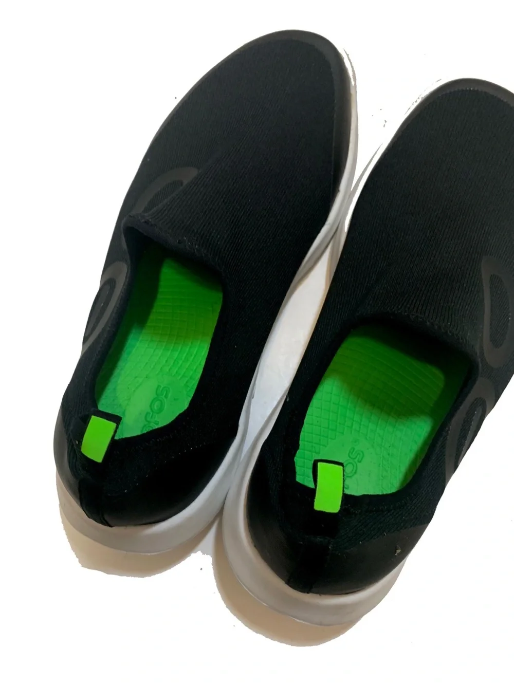 OOFOS Men's Slip-On Sneakers in Black with Green Interior
